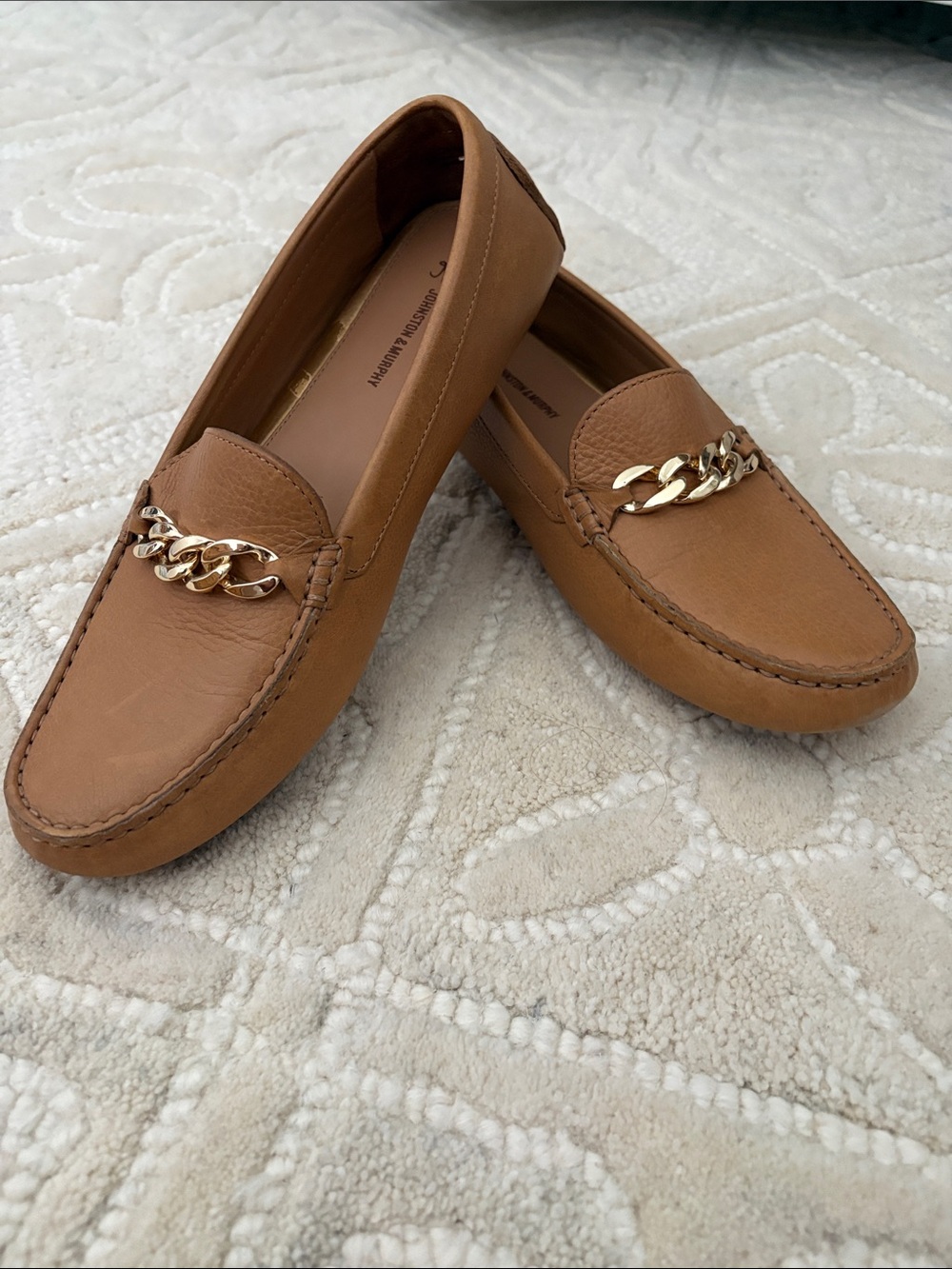 Johnston & Murphy Tan Leather Slip-On Loafers with Gold Chain